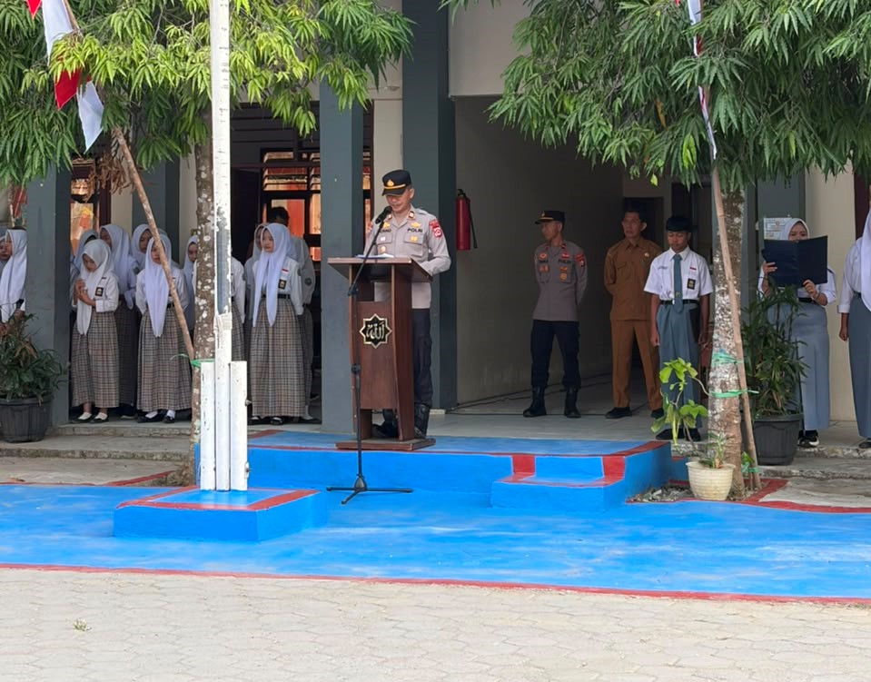 Polres Lebak Berikan Edukasi Pencegahan Kenakalan Remaja dan Penyalahgunaan Narkoba dalam Upacara Bendera di SMK Negeri 2 Rangkasbitung